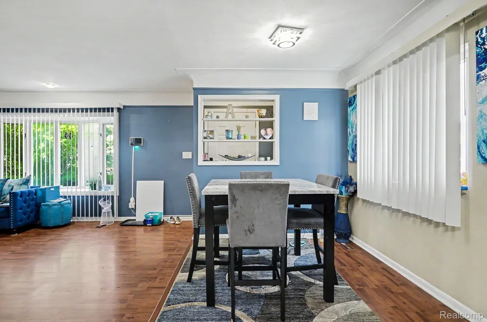 23116 Beechwood Avenue Eastpointe City, MI 48021