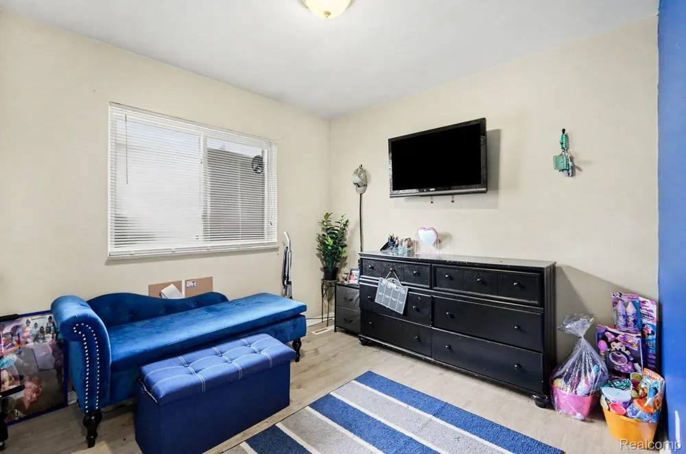 23116 Beechwood Avenue Eastpointe City, MI 48021