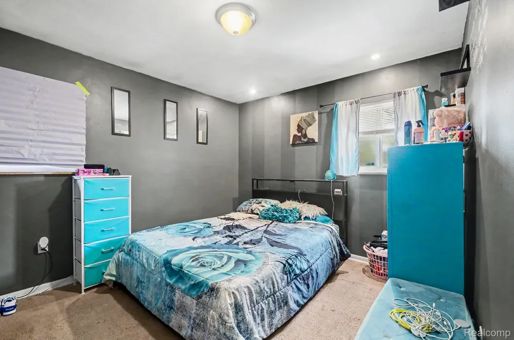 23116 Beechwood Avenue Eastpointe City, MI 48021