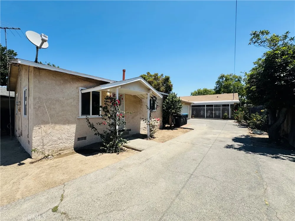 320 S Victoria Corona, CA 92879