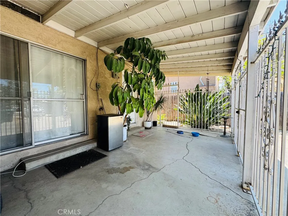 320 S Victoria Corona, CA 92879