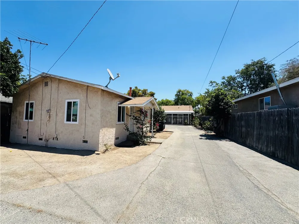 320 S Victoria Corona, CA 92879
