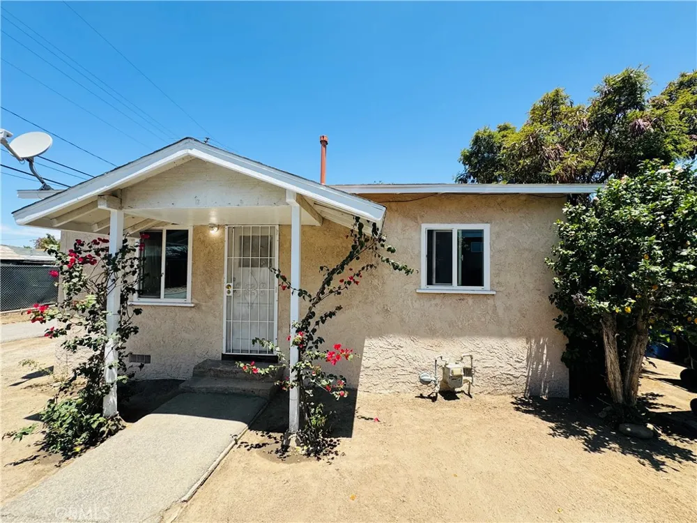 320 S Victoria Corona, CA 92879