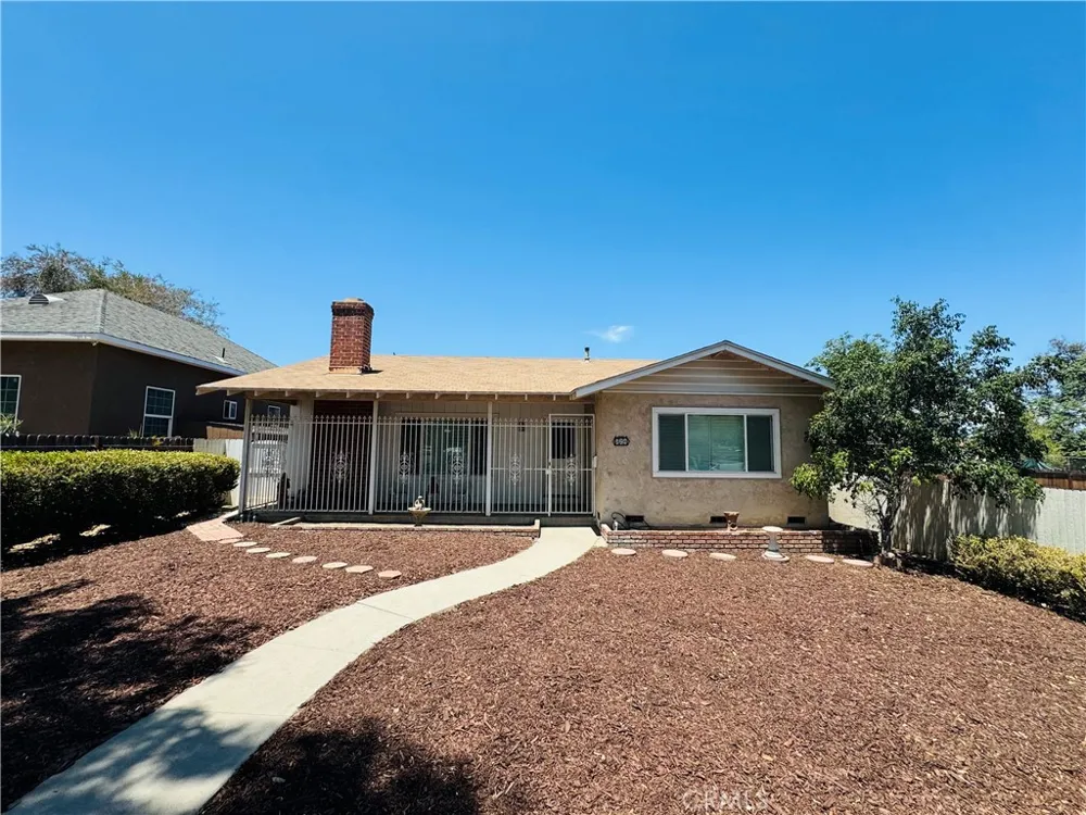 320 S Victoria Corona, CA 92879