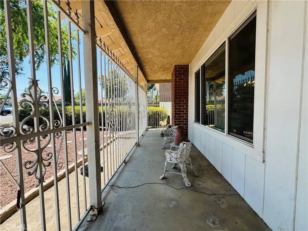 320 S Victoria Corona, CA 92879