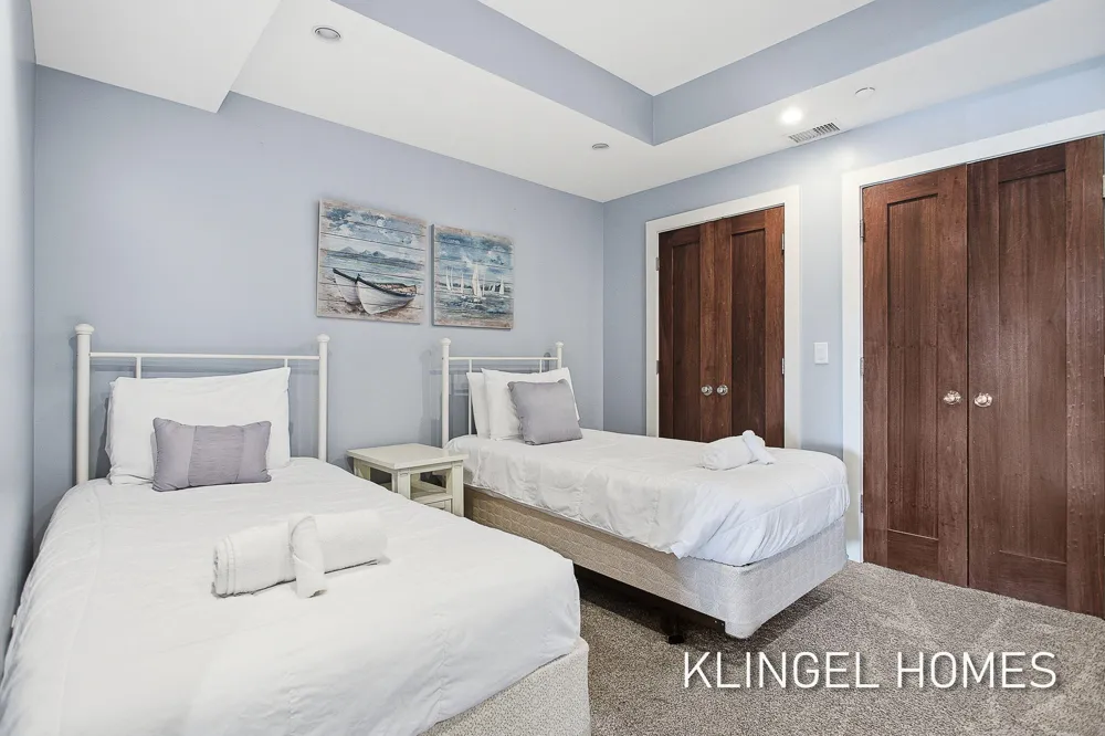 22 S Harbor Drive #202 Grand Haven City, MI 49417