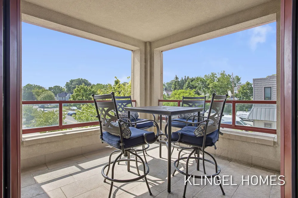22 S Harbor Drive #202 Grand Haven City, MI 49417