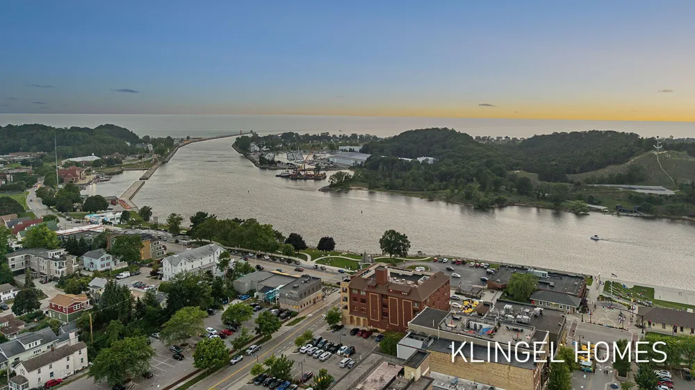 22 S Harbor Drive #202 Grand Haven City, MI 49417
