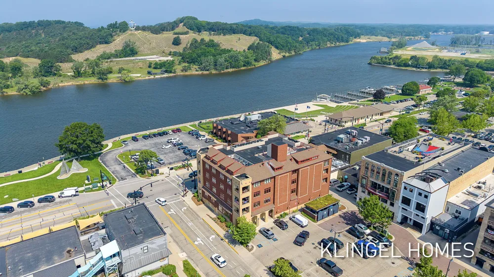 22 S Harbor Drive #202 Grand Haven City, MI 49417