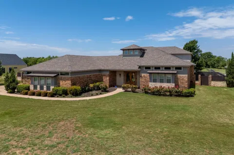 302 Southwind Circle