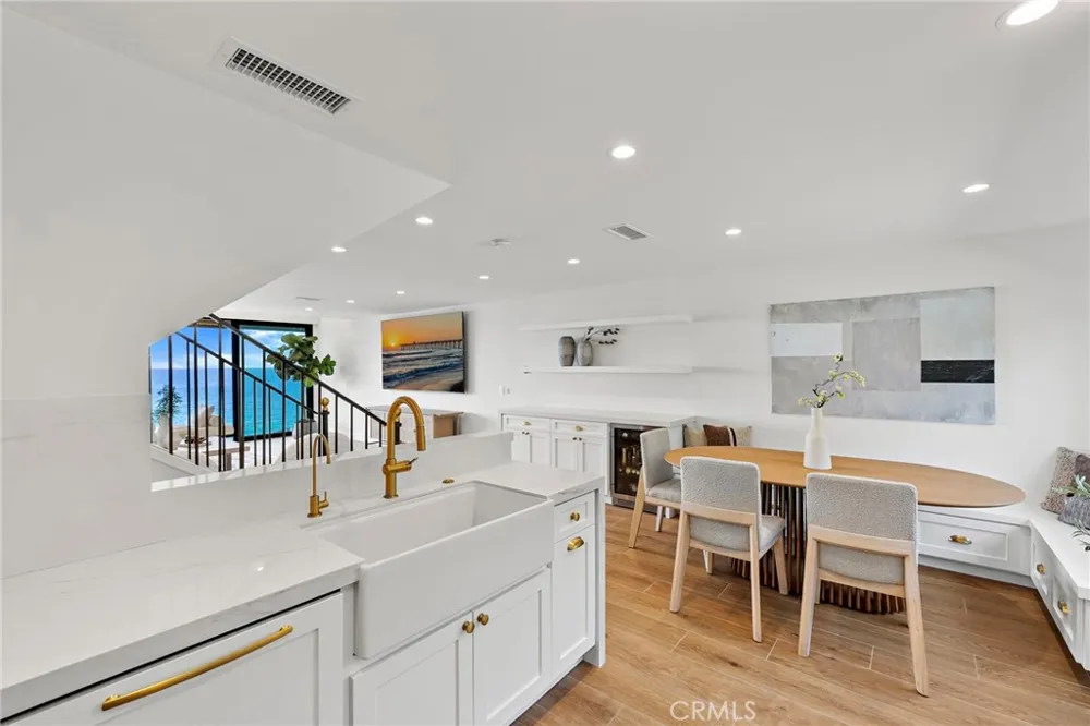 37 Blue Lagoon Laguna Beach, CA 92651