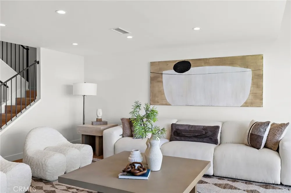 37 Blue Lagoon Laguna Beach, CA 92651