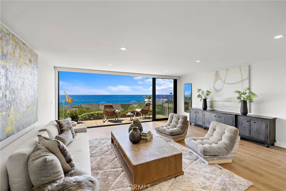 37 Blue Lagoon Laguna Beach, CA 92651