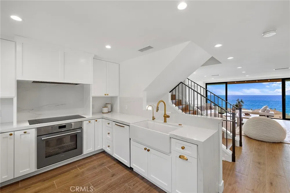 37 Blue Lagoon Laguna Beach, CA 92651