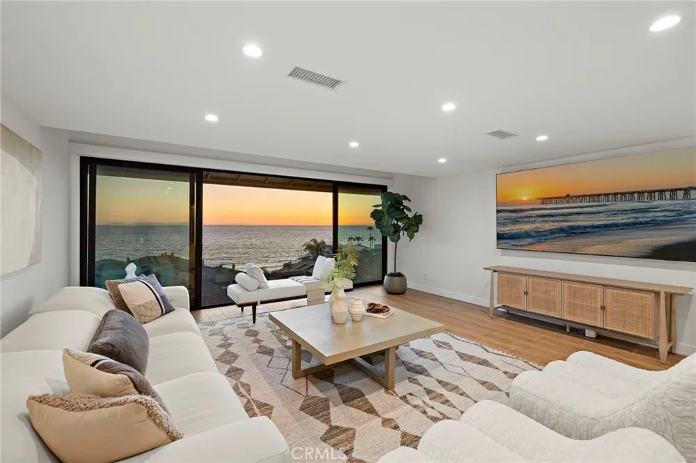 37 Blue Lagoon Laguna Beach, CA 92651