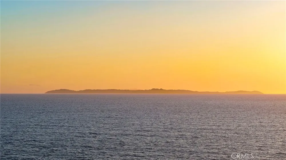 37 Blue Lagoon Laguna Beach, CA 92651