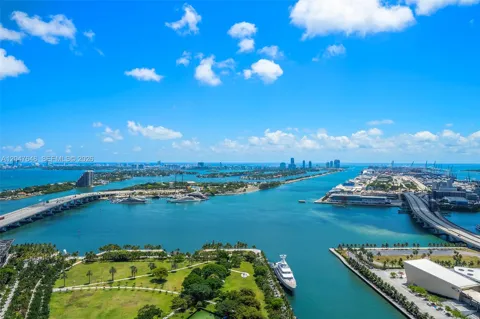 900 Biscayne Blvd #4202