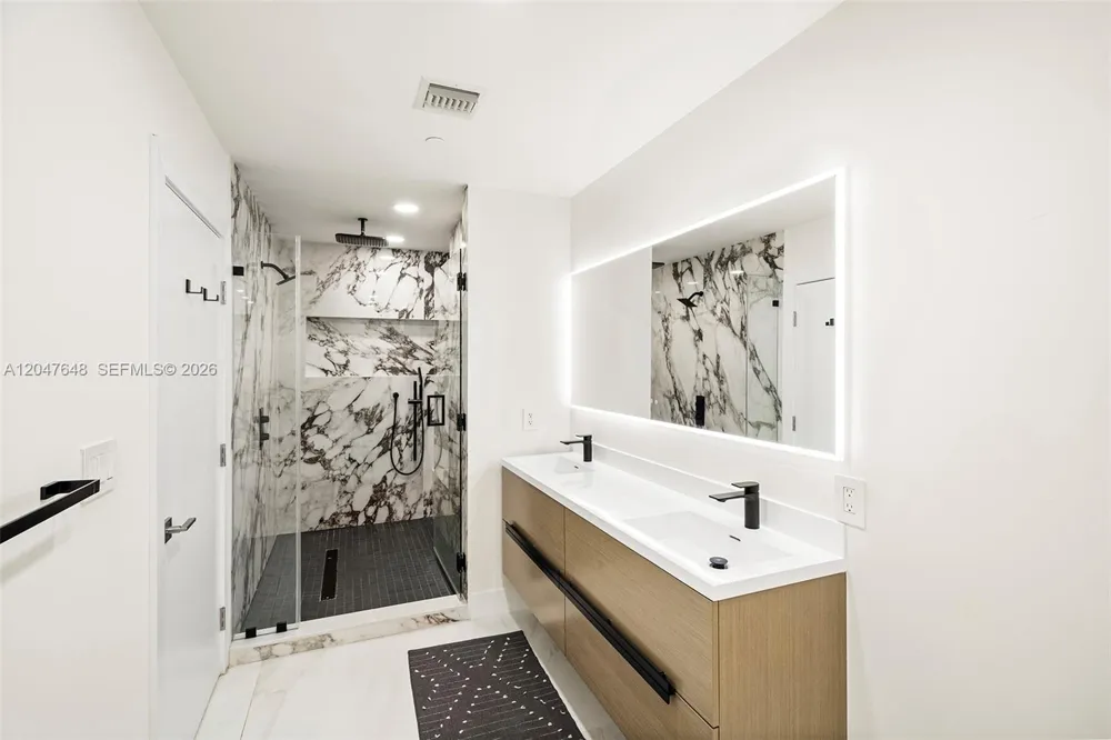 900 Biscayne Blvd #4202 Miami, FL 33132