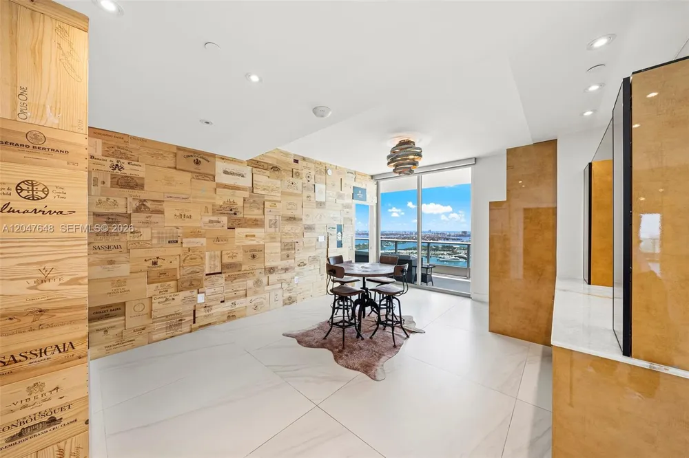 900 Biscayne Blvd #4202 Miami, FL 33132