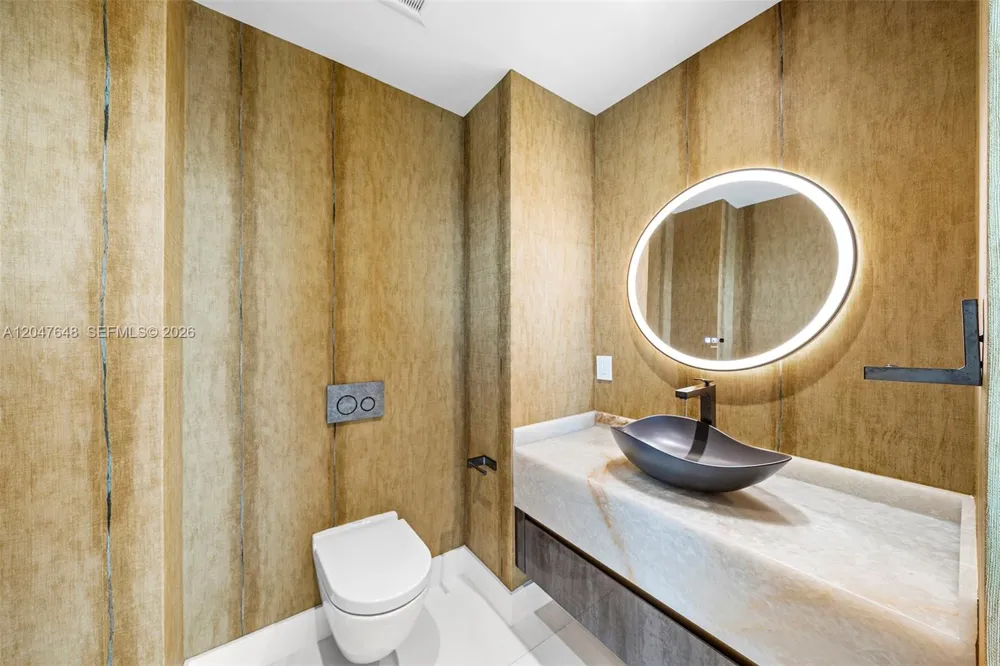 900 Biscayne Blvd #4202 Miami, FL 33132