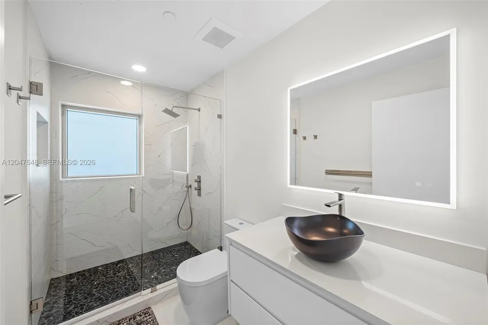 900 Biscayne Blvd #4202 Miami, FL 33132