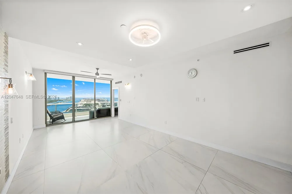 900 Biscayne Blvd #4202 Miami, FL 33132