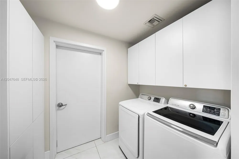 900 Biscayne Blvd #4202 Miami, FL 33132