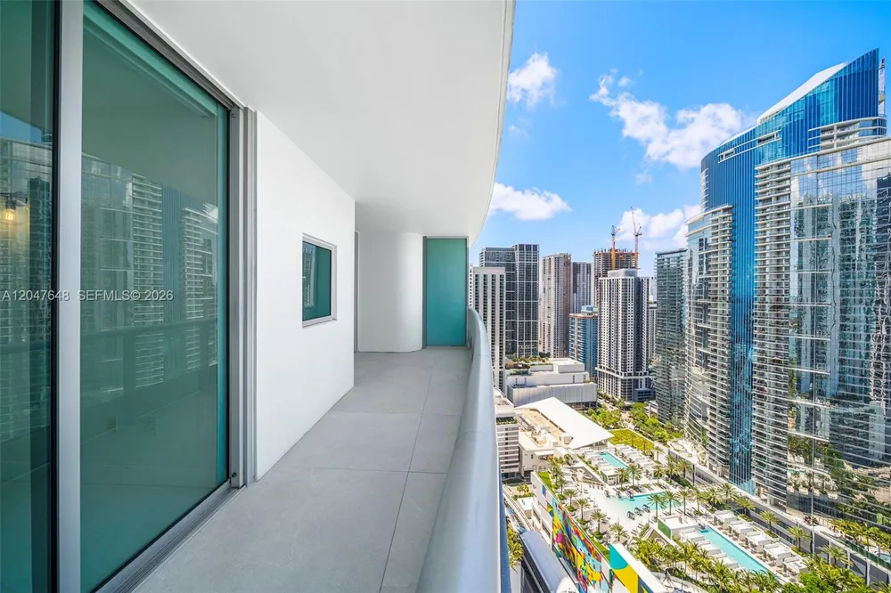 900 Biscayne Blvd #4202 Miami, FL 33132
