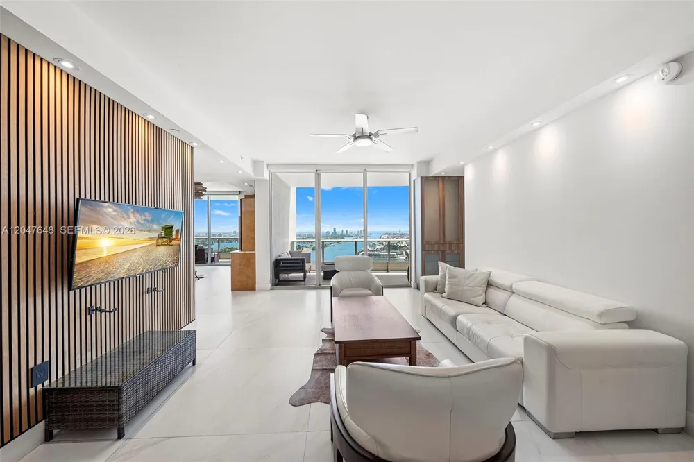 900 Biscayne Blvd #4202 Miami, FL 33132