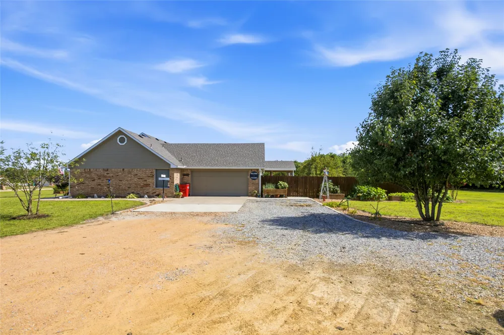 119 Harli Drive Trenton, TX 75490