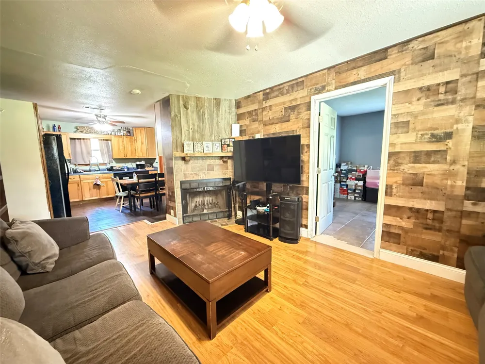 288 County Road 4430 Whitewright, TX 75491