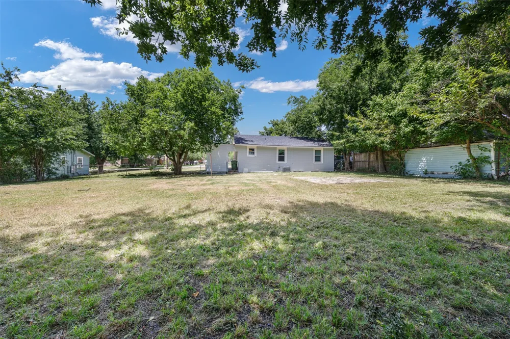 112 W Oconnell Street Howe, TX 75459