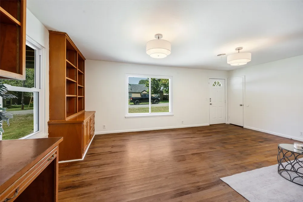 112 W Oconnell Street Howe, TX 75459