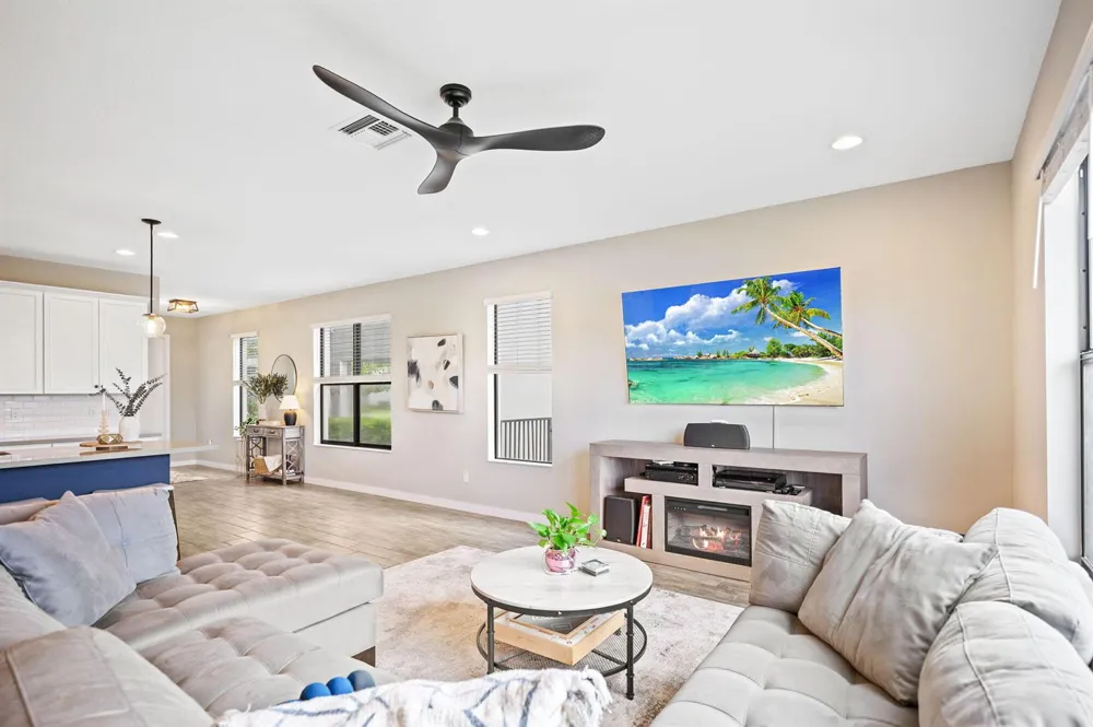 8697 Corvus Lake Worth, FL 33467