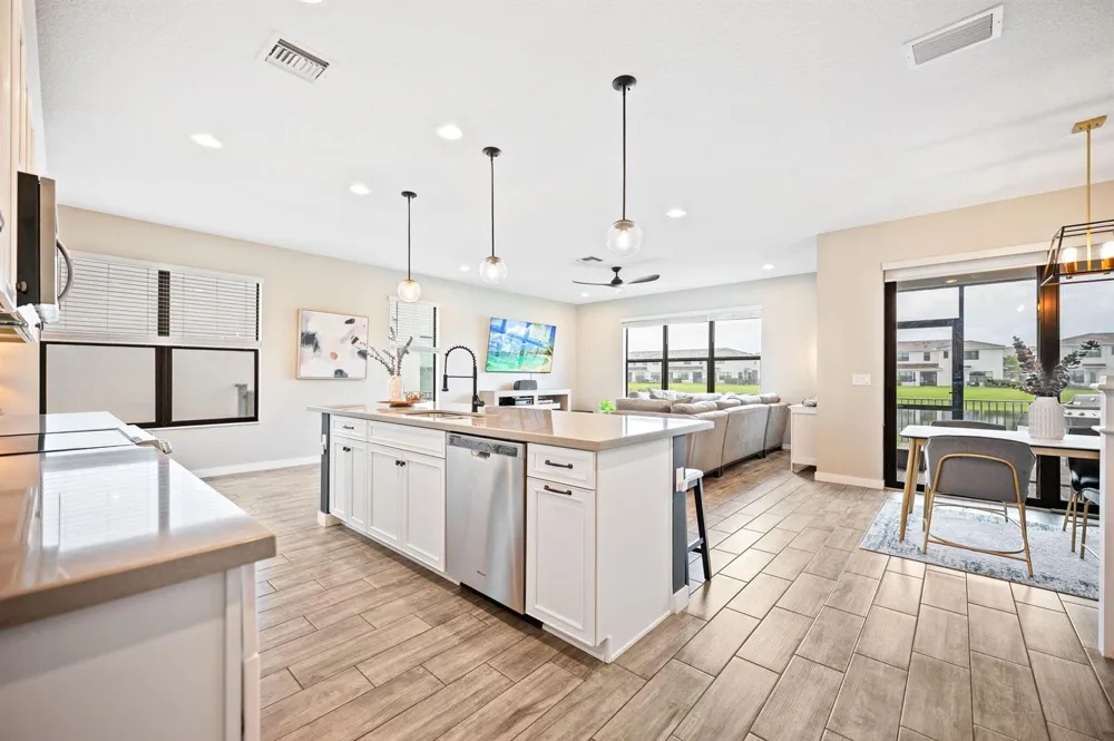8697 Corvus Lake Worth, FL 33467