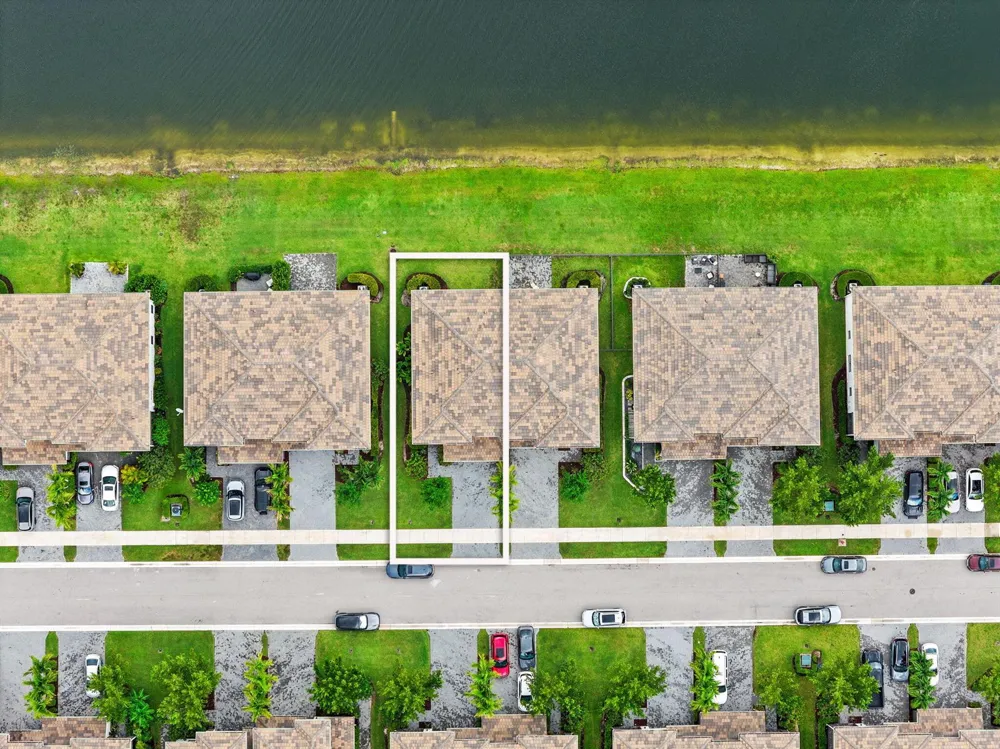 8697 Corvus Lake Worth, FL 33467