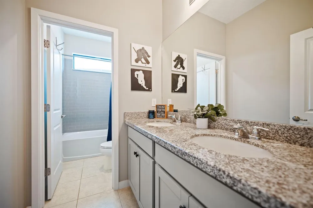 8697 Corvus Lake Worth, FL 33467