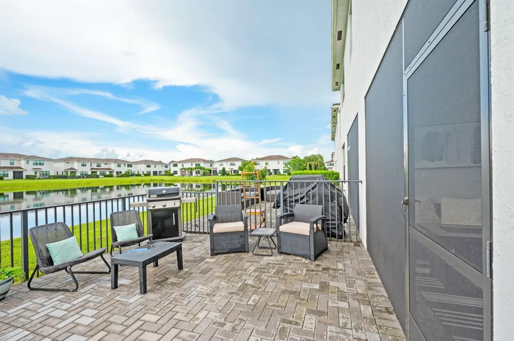 8697 Corvus Lake Worth, FL 33467