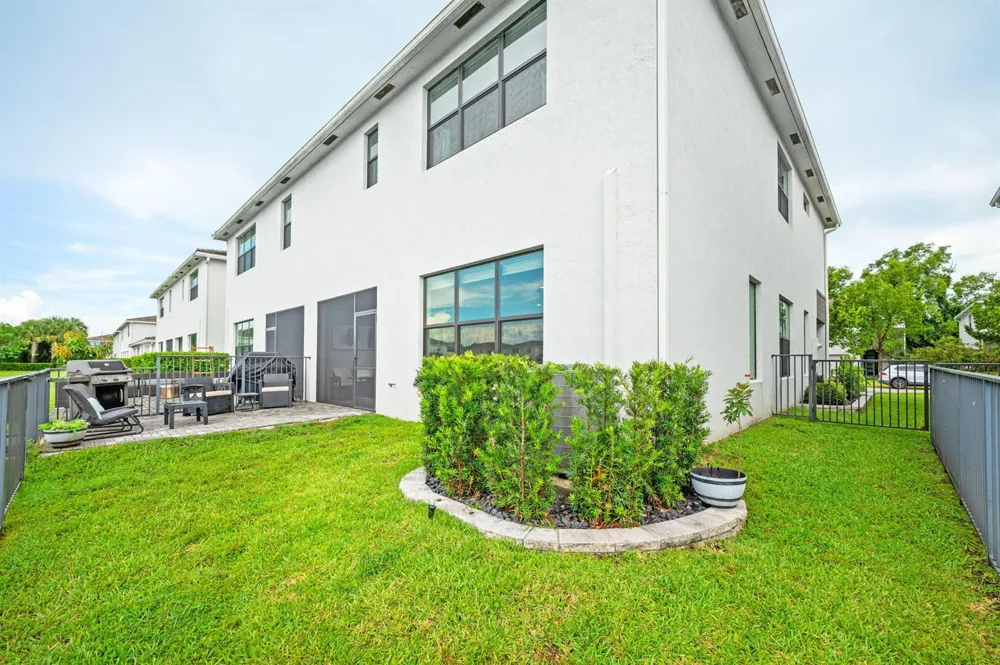 8697 Corvus Lake Worth, FL 33467