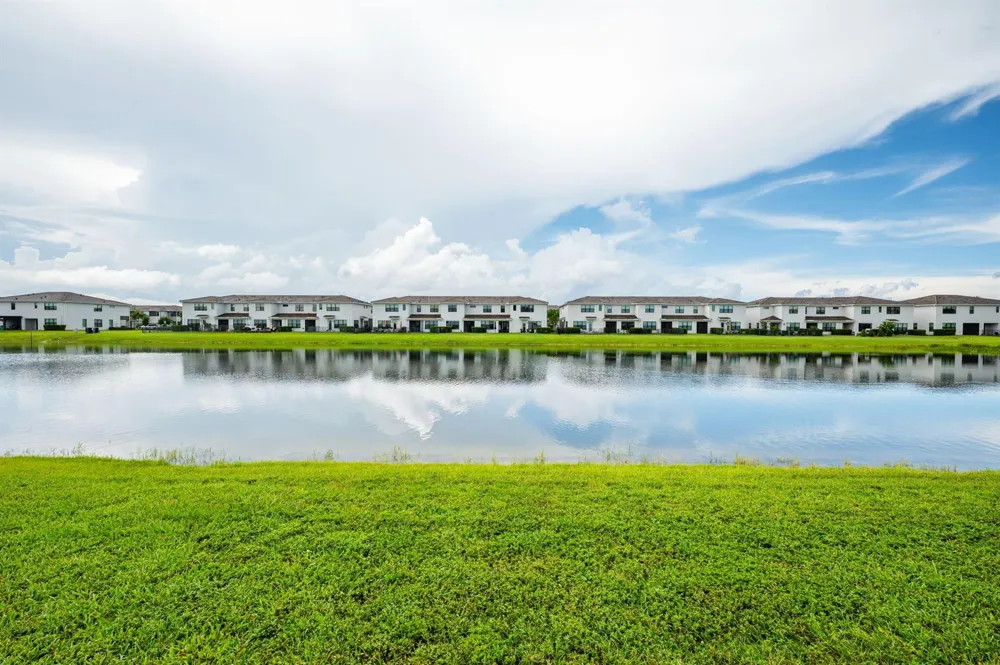 8697 Corvus Lake Worth, FL 33467