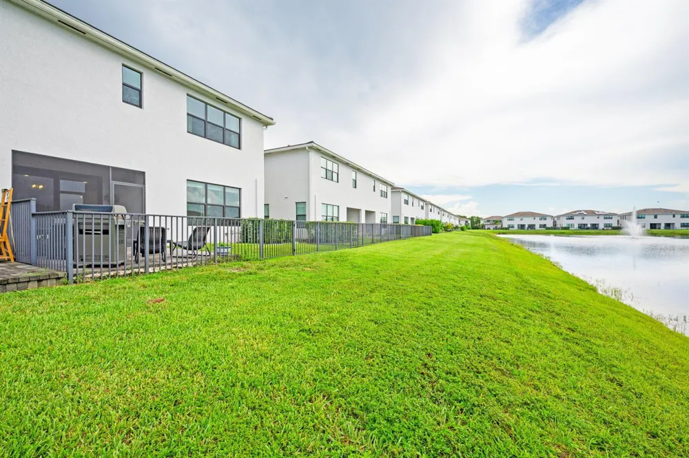 8697 Corvus Lake Worth, FL 33467