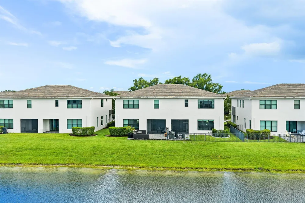8697 Corvus Lake Worth, FL 33467