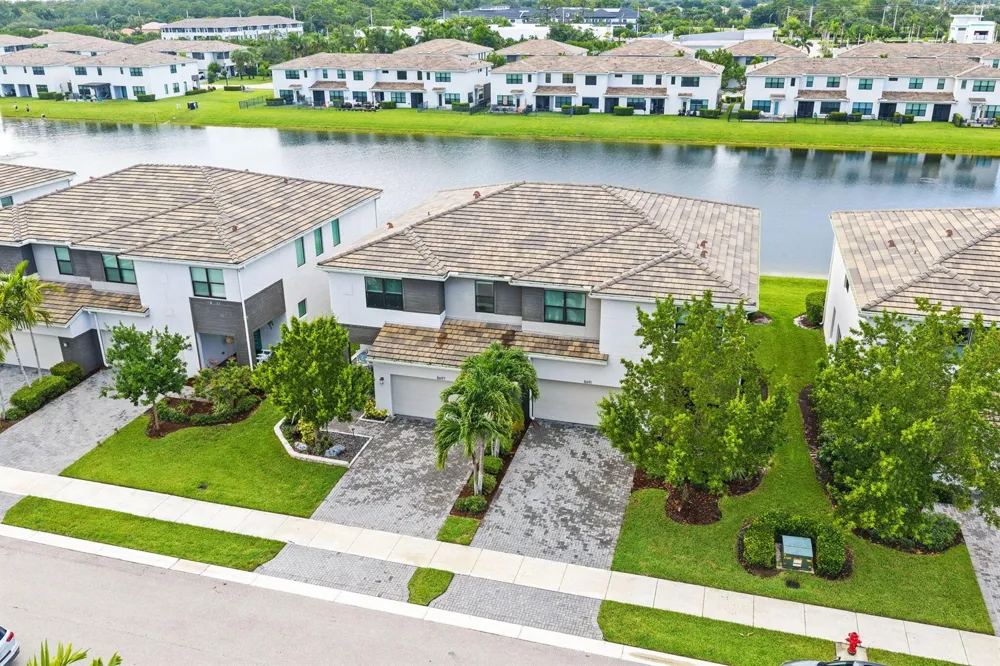 8697 Corvus Lake Worth, FL 33467