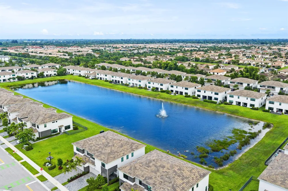 8697 Corvus Lake Worth, FL 33467