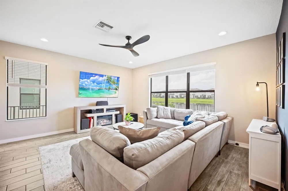 8697 Corvus Lake Worth, FL 33467