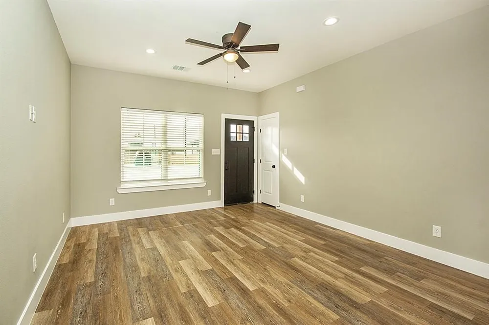 20492 US Hwy 377 #C Whitesboro, TX 76273