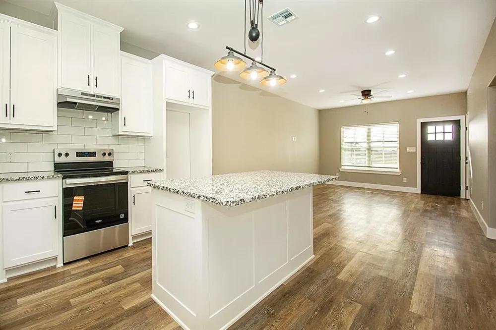 20492 US Hwy 377 #C Whitesboro, TX 76273
