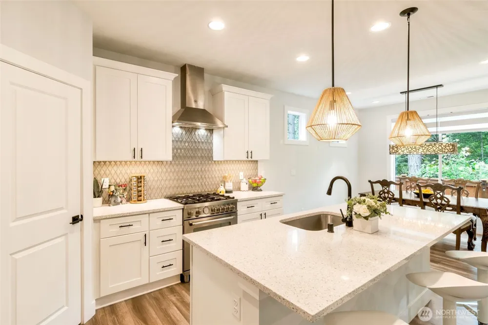 22425 285th st Maple Valley, WA 98038