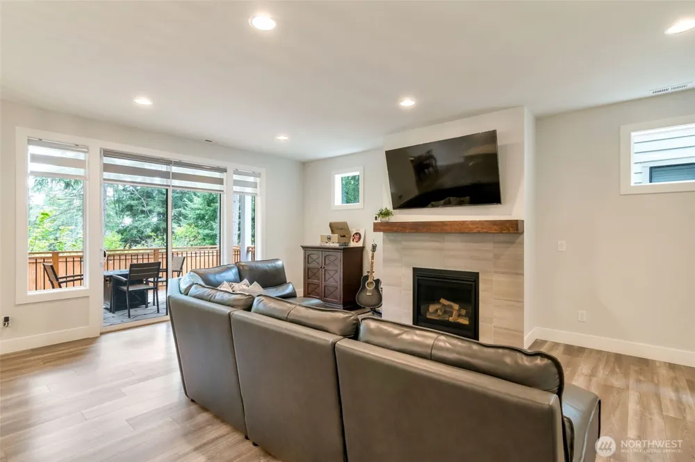 22425 285th st Maple Valley, WA 98038