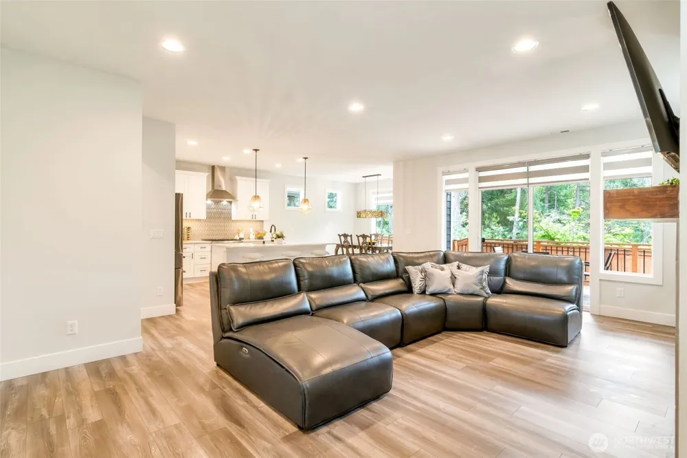 22425 285th st Maple Valley, WA 98038